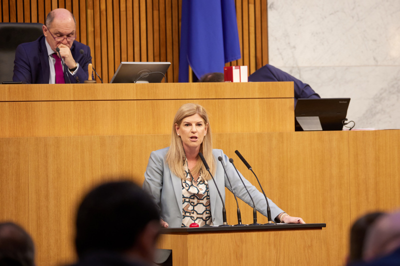 Am Rednerpult Nationalratsabgeordnete Tanja Graf (ÖVP)