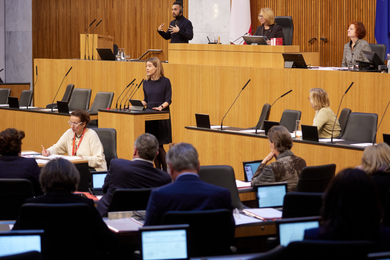 Am Rednerpult Abgeordnete zum EU-Parlament Claudia Gamon (NEOS)