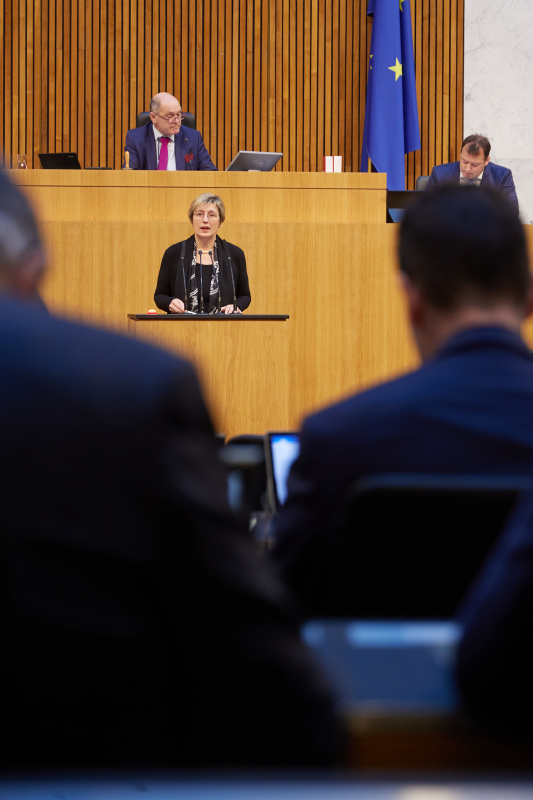 Am Rednerpult Nationalratsabgeordnete Michaela Steinacker (ÖVP)