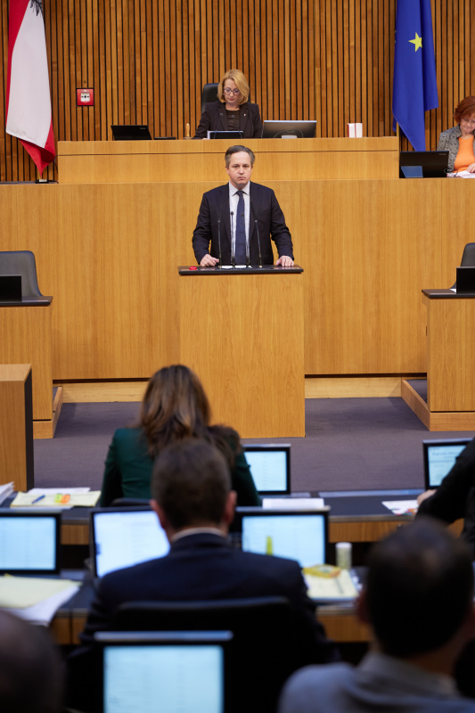 Am Rednerpult Nationalratsabgeordneter Johannes Schmuckenschlager (ÖVP)