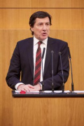 Am Redner:innenpult Nationalratsabgeordneter Johannes Margreiter (NEOS)