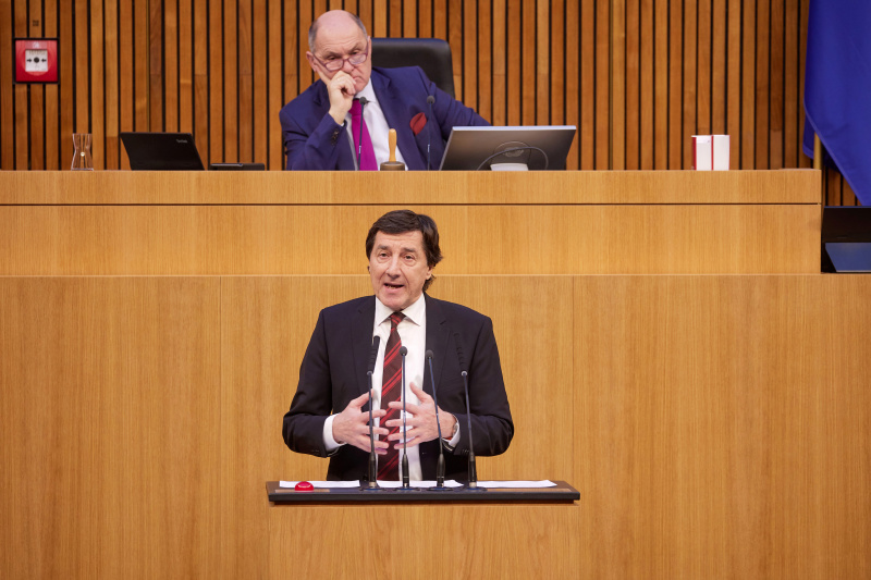 Am Redner:innenpult Nationalratsabgeordneter Johannes Margreiter (NEOS)