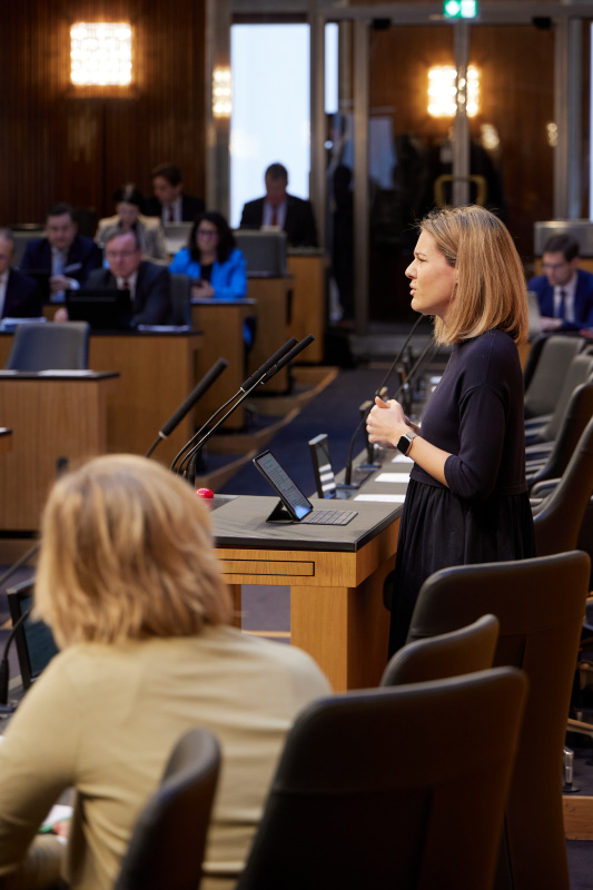 Am Rednerpult Abgeordnete zum EU-Parlament Claudia Gamon (NEOS)