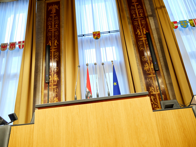 Rednerpult im Bundesratssaal