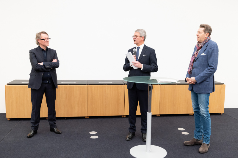 Eröffnung der Veranstaltung durch Parlamentsvizedirektor Alexis Wintoniak (Mitte), Kurator Kunst im Parlament Hans-Peter Wipplinger -  Leopold Museum (links) und Wirtschaftskammerpräsident Harald Mahrer - WKÖ (rechts)