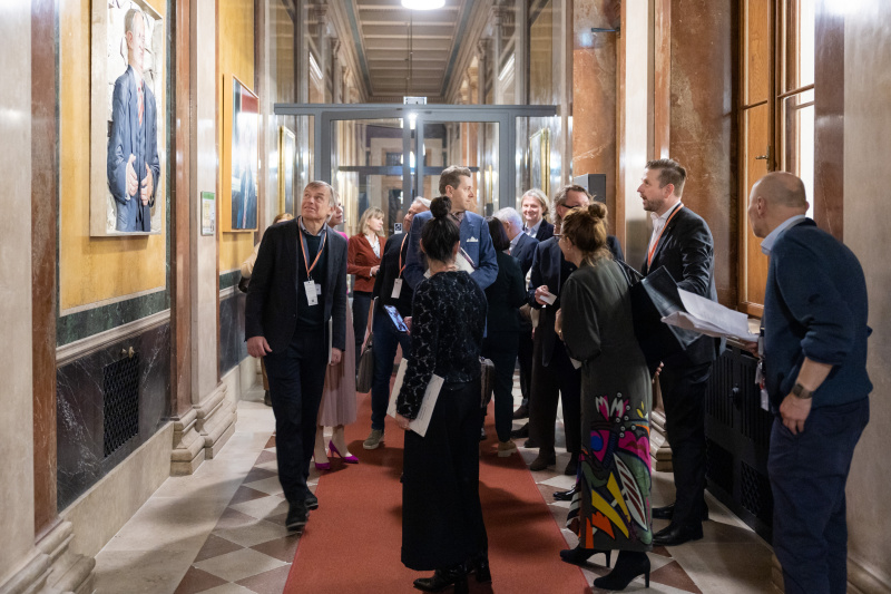 Porträts der ehemaligen Nationalratspräsident:innen der zweiten Republik in der Galerie