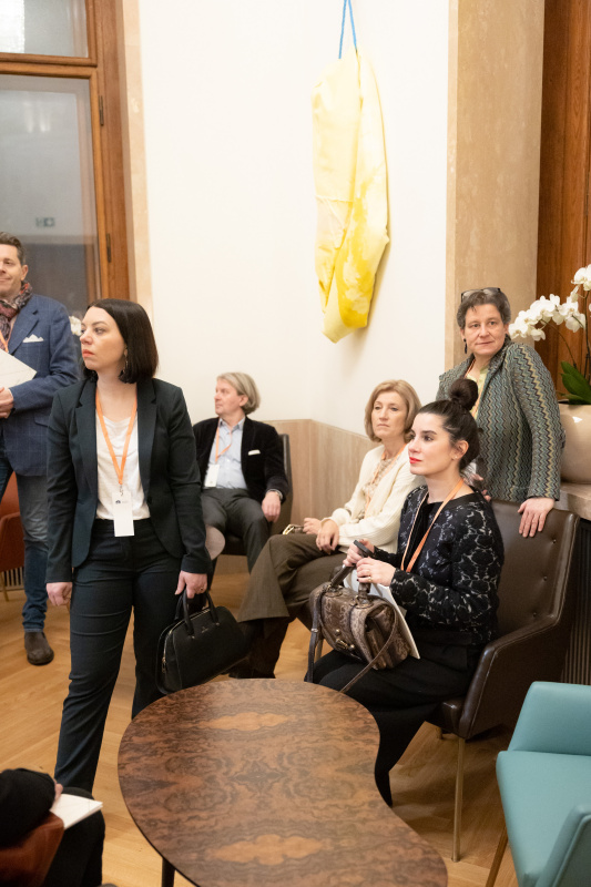 Blick Richtung Veranstaltungsteilnehmer:innen