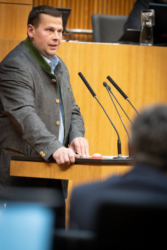Nationalratsabgeordneter Peter Schmiedlechner (FPÖ) am Rednerpult