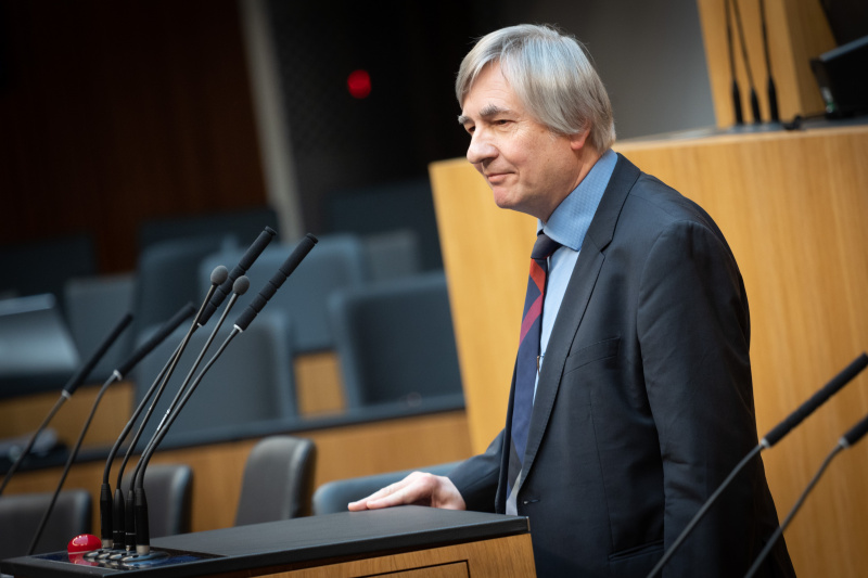 Nationalratsabgeordneter Josef Smolle (ÖVP) am Rednerpult