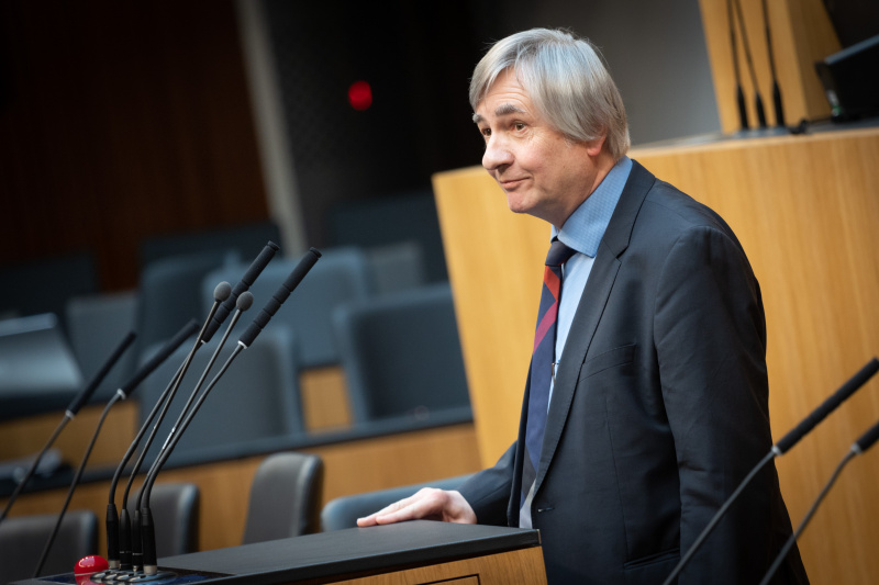 Nationalratsabgeordneter Josef Smolle (ÖVP) am Rednerpult