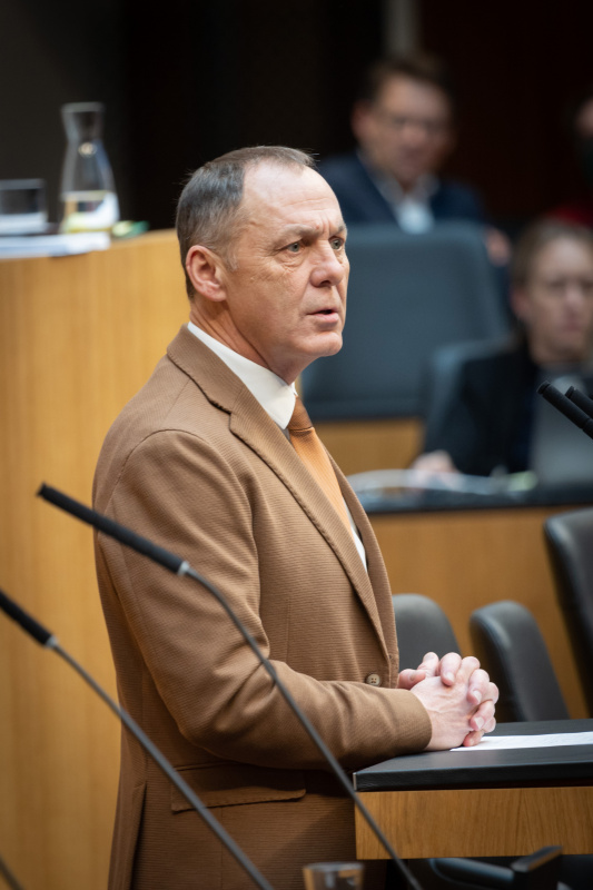 Nationalratsabgeordneter Peter Wurm (FPÖ) am Rednerpult