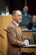 Nationalratsabgeordneter Peter Wurm (FPÖ) am Rednerpult