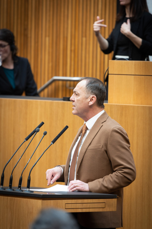 Nationalratsabgeordneter Peter Wurm (FPÖ) am Rednerpult