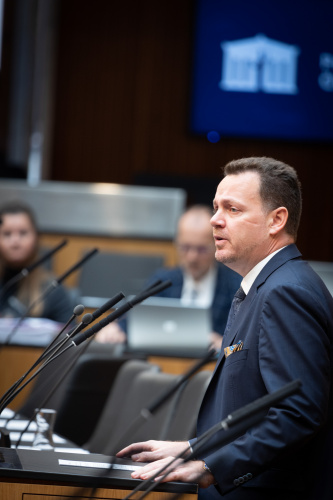 Nationalratsabgeordneter Gerhard Kaniak (FPÖ) am Rednerpult