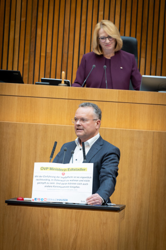 Nationalratsabgeordneter Gerald Hauser (FPÖ) am Rednerpult, , Zweite Nationalratspräsidentin Doris Bures (SPÖ) am Präsidium
