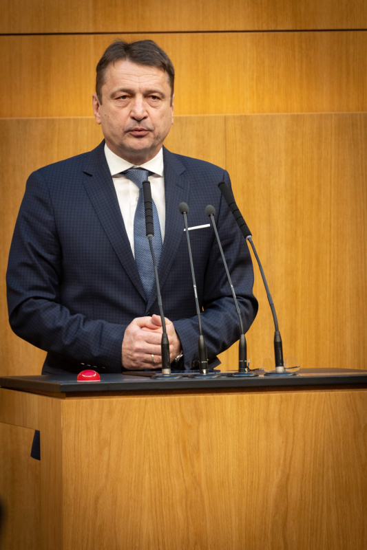 Nationalratsabgeordneter Klaus Fürlinger (ÖVP) am Rednerpult