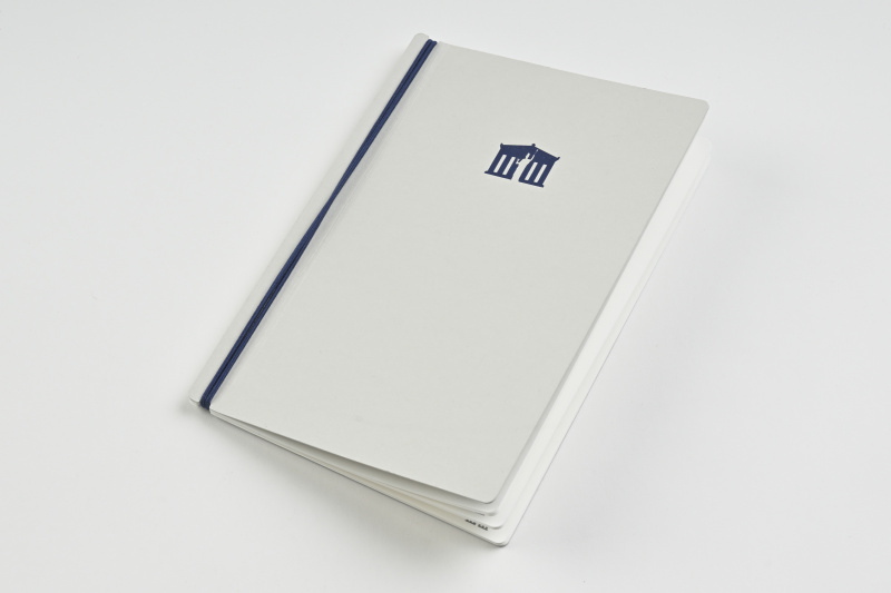 Notizbuch mit Parlamentslogo