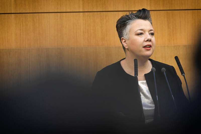 Am Rednerpult: Nationalratsabgeordnete Olga Voglauer (GRÜNE)