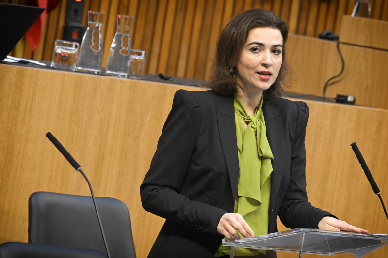 Am Rednerpult: Justizministerin Alma Zadic (GRÜNE)
