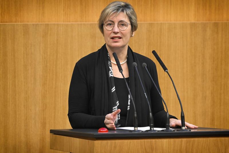 Am Rednerpult: Nationalratsabgeordnete Michaela Steinacker (ÖVP)