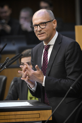 Am Rednerpult: Nationalratsabgeordneter Harald Stefan (FPÖ)