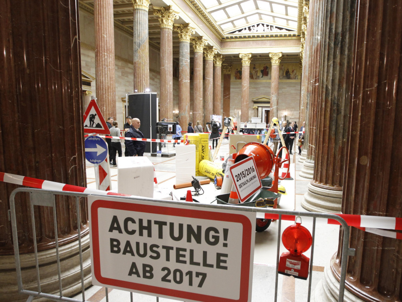 Blick in die Säulenhalle - Ausblick auf die Sanierung