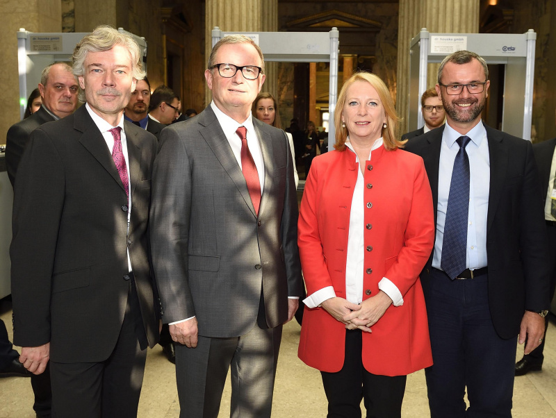 v.li.: Parlamentsdirektor Harald Dossi, Zweiter Nationalratspräsident Karlheinz Kopf (V), Nationalratspräsidentin Doris Bures (S) und Dritter Nationalratspräsident Norbert Hofer (F)