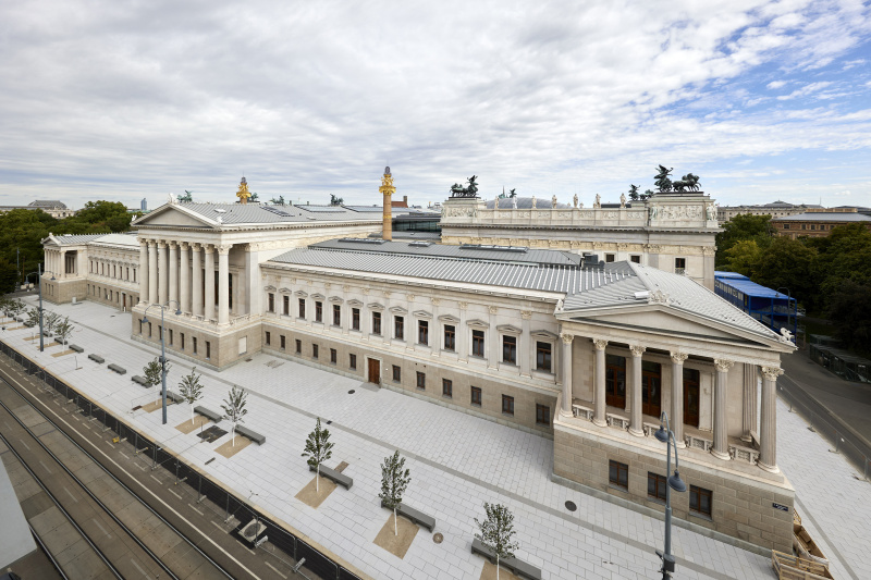 Blick auf das Parlamentsgebäude von der Reichsratsstraße 1