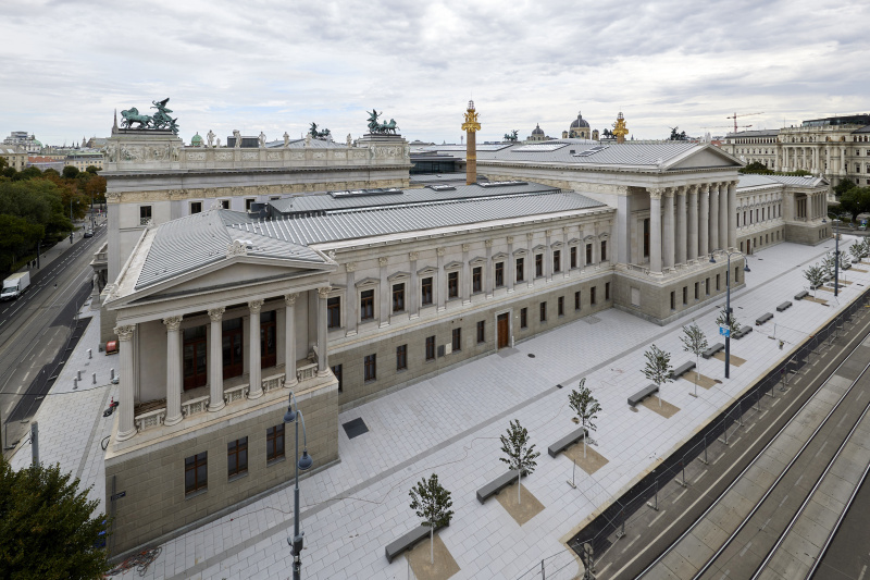 Blick auf das Parlamentsgebäude von der Reichsratsstraße 9