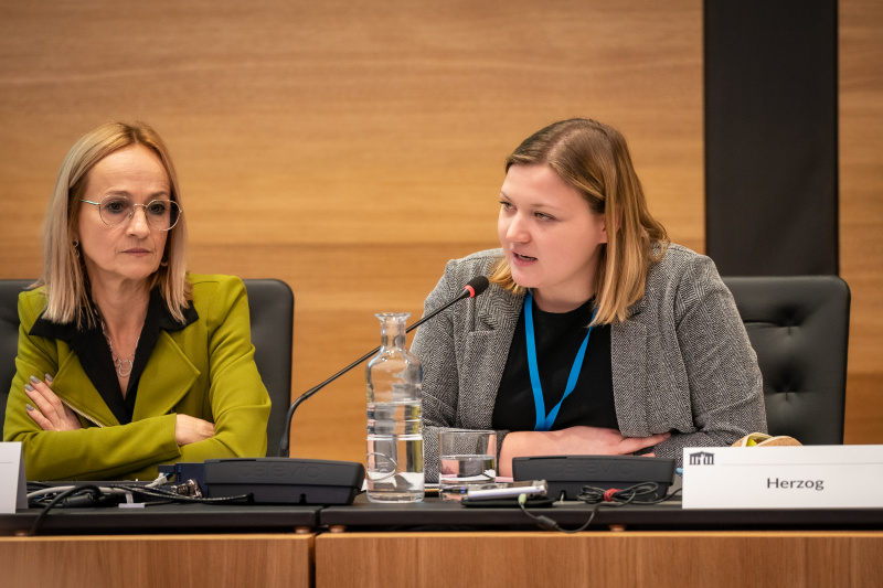 Expertin Fiona Herzog am Wort