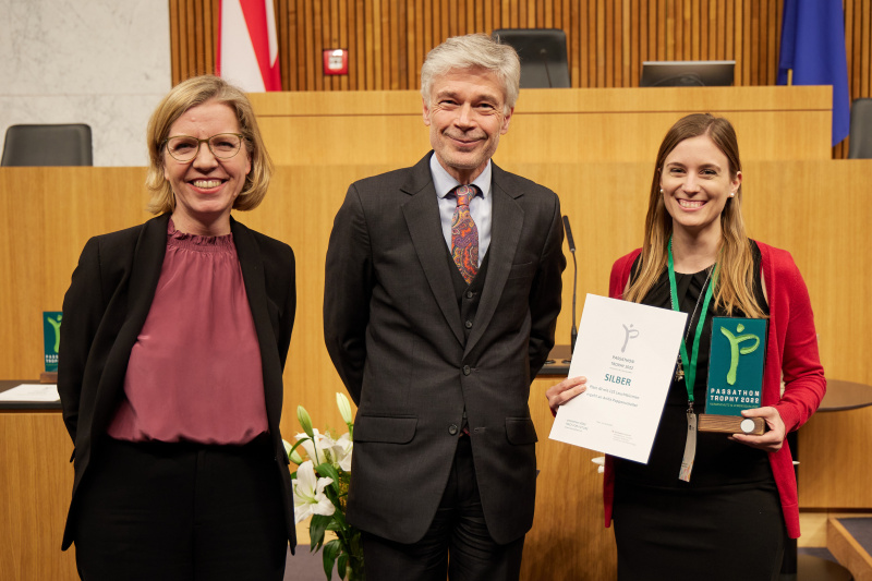 Überreichung der Auszeichnungen an die Gewinner:innen des passathon in der Kategorie „Silber“
