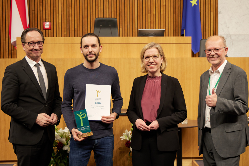 Überreichung der Auszeichnungen an die Gewinner:innen des passathon in der Kategorie „Gold“