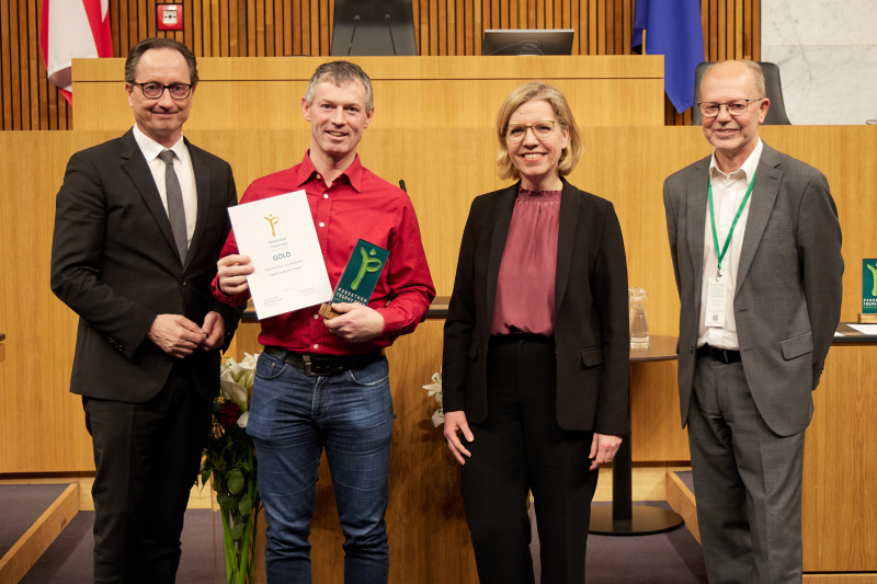 Überreichung der Auszeichnungen an die Gewinner:innen des passathon in der Kategorie „Gold“