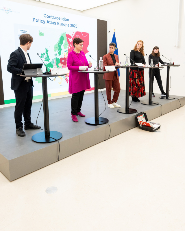 Von links: Policy and Research Officer Leonidas Galeridis – European Parliamentary Forum for Sexual and Reproductive Rights, Nationalratsabgeordnete Petra Bayr (SPÖ), Nationalratsabgeordnete Faika El-Nagashi (GRÜNE), Nationalratsabgeordnete Fiona Fiedler (NEOS), Jugendsexualpädagogin Dorit Nopper