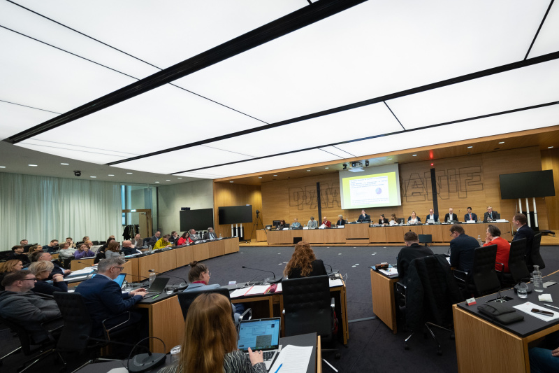 Blick in den Sitzungssaal