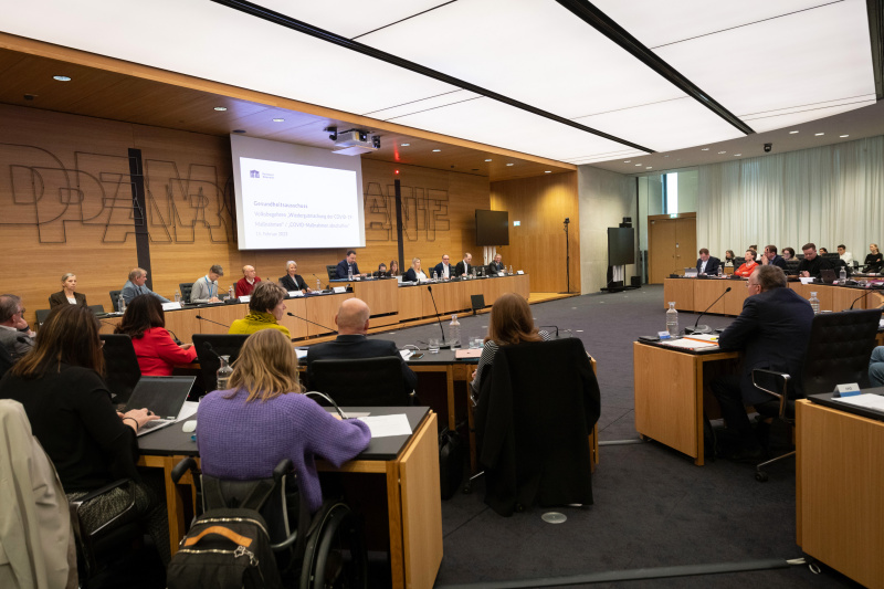 Blick in den Sitzungssaal