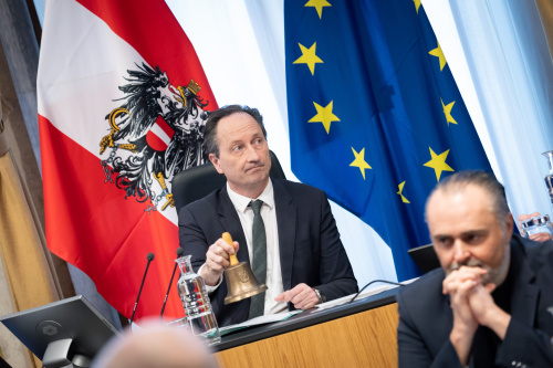 Bundesratspräsident Günter Kovacs (SPÖ) eröffnet die Bundesratssitzung