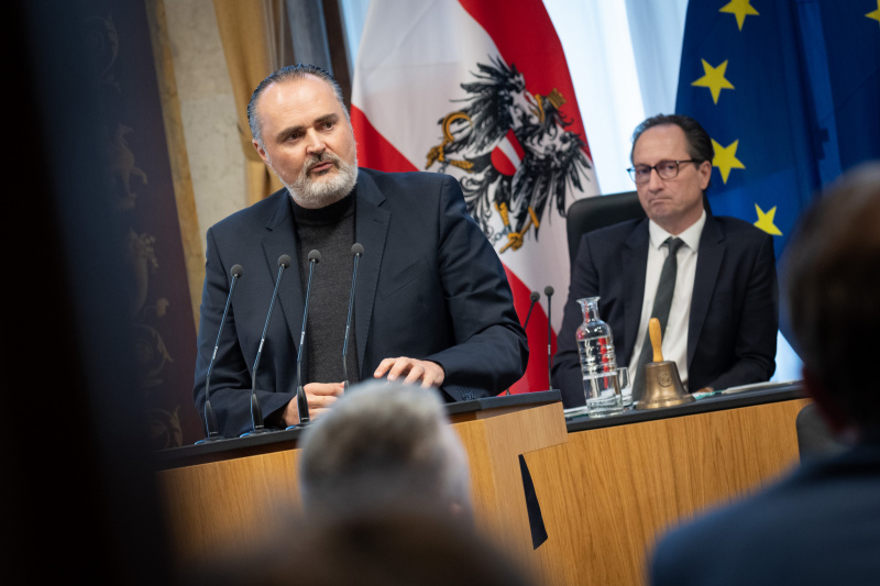 Landeshauptmann Peter Doskozil (SPÖ) am Redner:innenpult