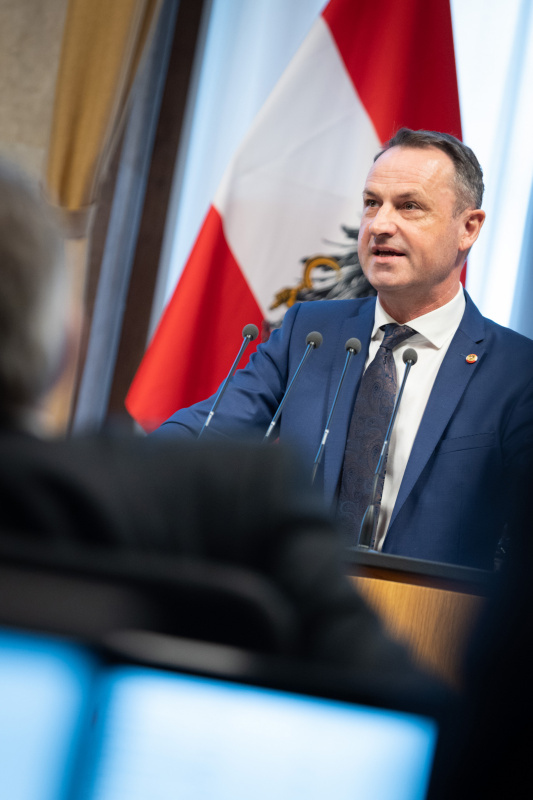 Bundesrat Dominik Reisinger (SPÖ) am Redner:innenpult