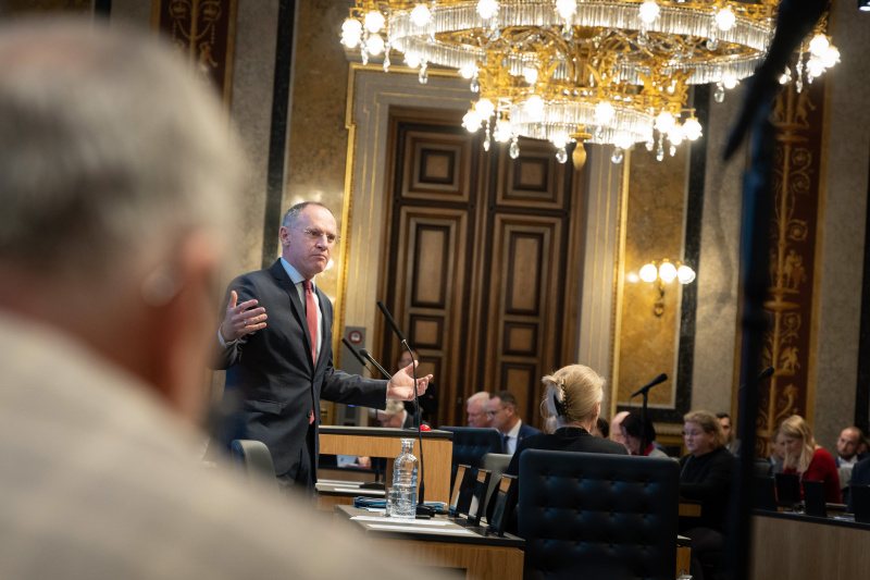 Auf der Regierungsbank Innenminister Gerhard Karner (ÖVP) am Wort