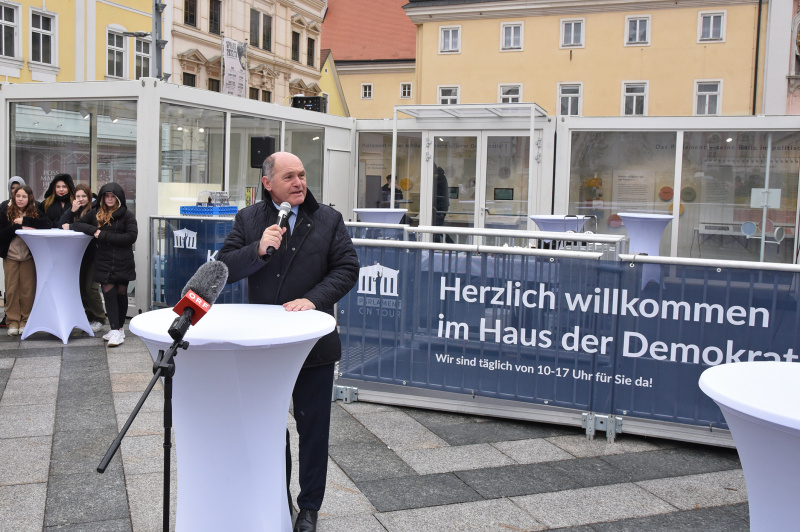 Begrüßung der Veranstaltungsteilnehmer:innen durch Nationalratspräsident Wolfgang Sobotka (ÖVP)