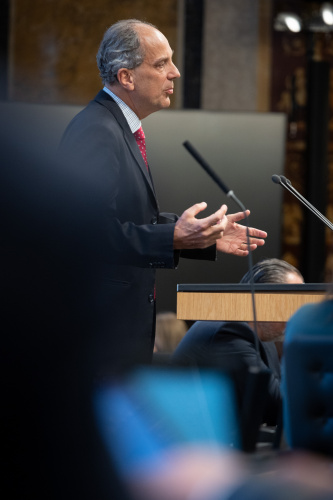 Bundesrat Johannes Hübner (FPÖ) am Redner:innenpult