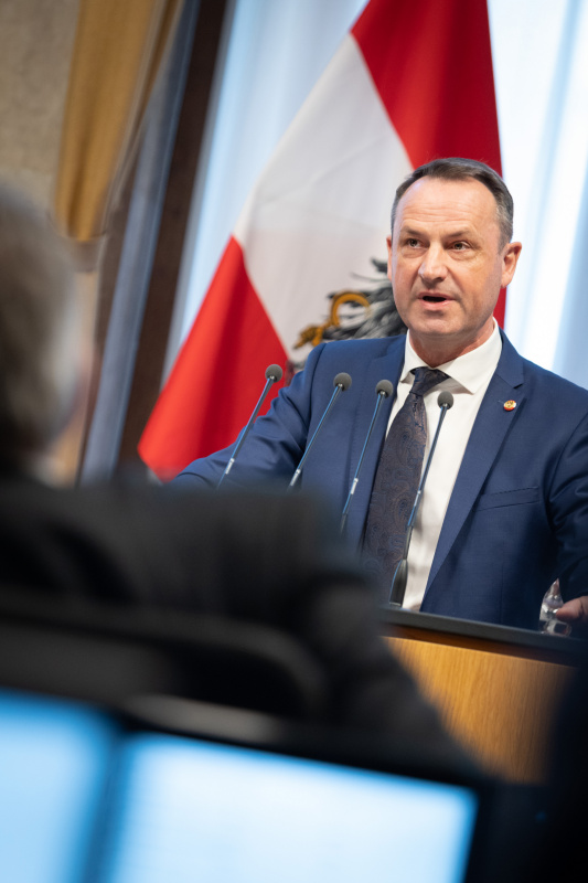 Bundesrat Dominik Reisinger (SPÖ) am Redner:innenpult