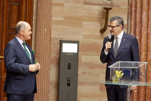 Von links: Nationalratspräsident Wolfgang Sobotka (ÖVP), Präsident des Österreichischen Rechtsanwaltskammertags Armenak Utudjian bei der Begrüßung
