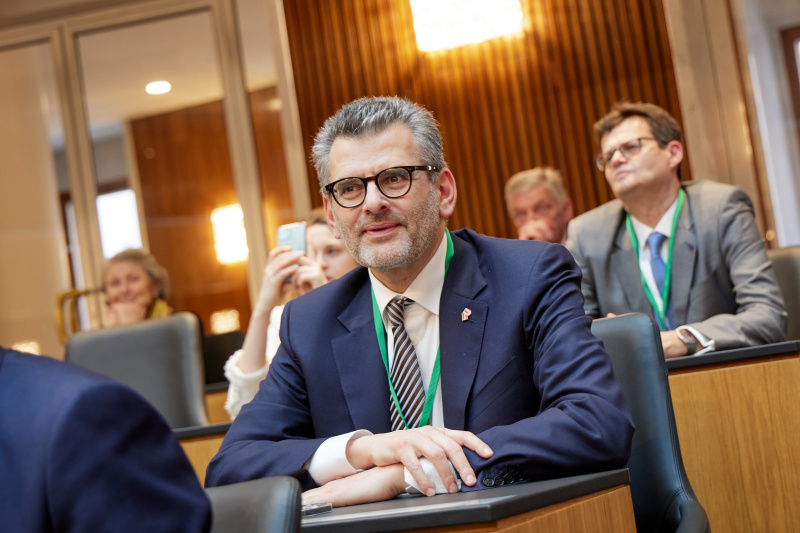 Präsident des Österreichischen Rechtsanwaltskammertags Armenak Utudjian während der Führung durch das Parlament