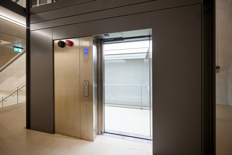 Aufzug Hauptstiege 4