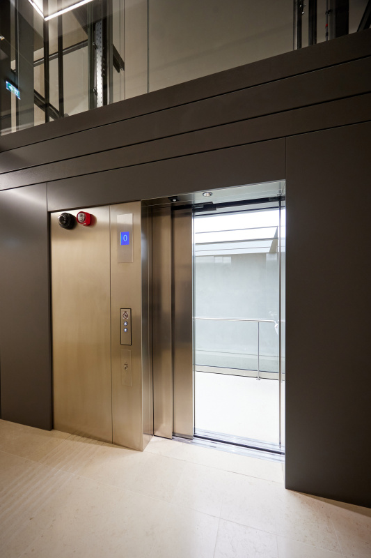 Aufzug Hauptstiege 4