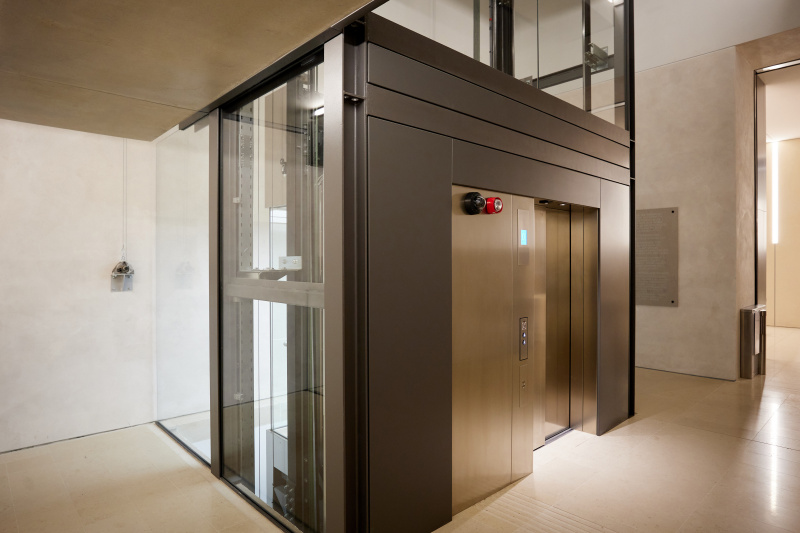 Aufzug Hauptstiege 4