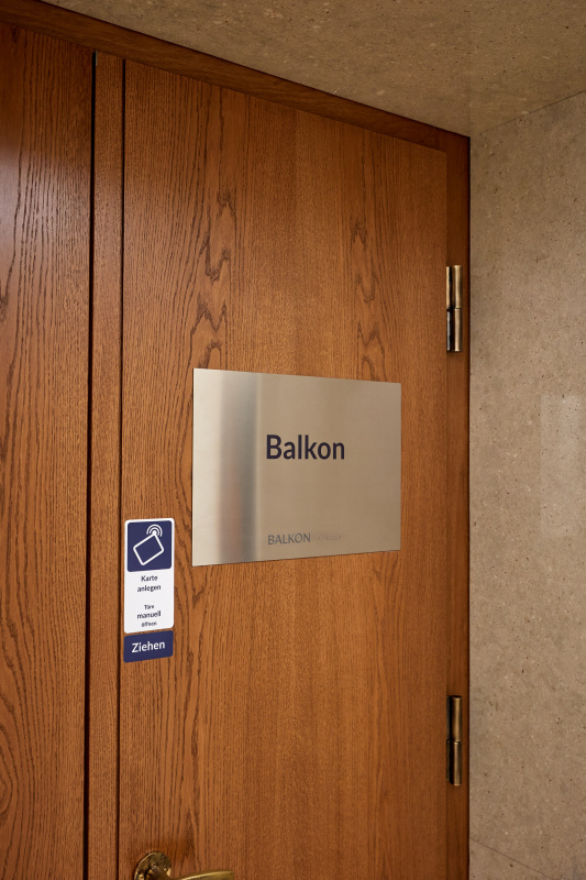 Zugang zum Balkon Nationalsratssaal über die Besucherstiege