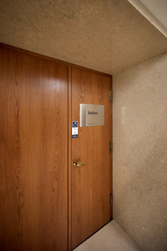 Zugang zum Balkon Nationalsratssaal über die Besucherstiege